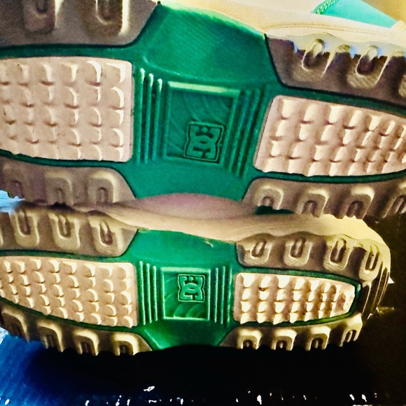 Women’s DC Snowboarding Boots in Mint Green & White - Picture 4 of 6